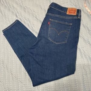 Levi’s Women’s 720 High Rise Super Skinny Dark Wash Jeans Size 33